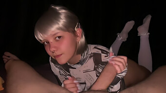 Poprvé Anime Dívka Zažívá Handjob A Kouření