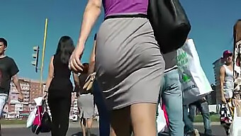 Big Booty Beauty Walks On The Street And Shakes Her Ass