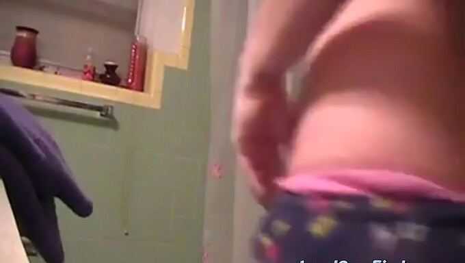 Sjov Gravid Babe Med Naturlige Store Bryster På Webcam