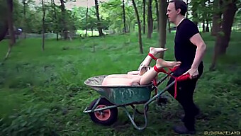 Tiener Van 18+ Krijgt Een Kinky En Ruwe Behandeling In Bdsm-Video