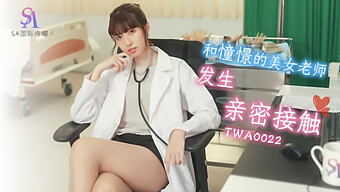 Teen Doctor Asiatique Donne Une Éjaculation À Son Petit Ami Infidèle