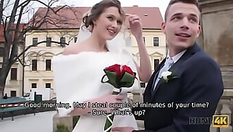 Cuckold Pár Ponúka Peniaze Výmenou Za Potešenie Svojej Manželky.