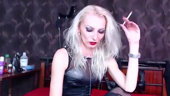 Mistressq01: Smoking And Femdom Fun