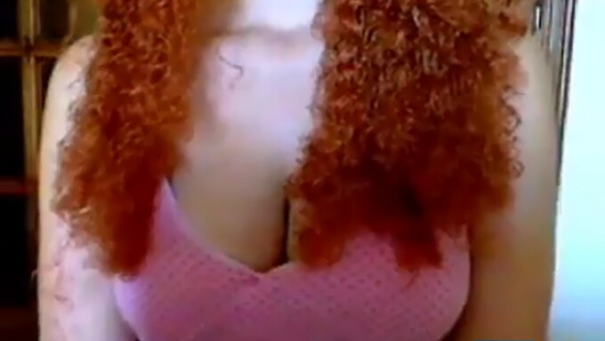 Rosse Formose Con I Capelli Ricci In Webcam