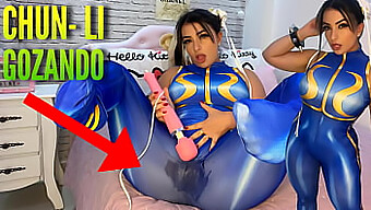 Ázijská Cosplay Dievčina Si Užíva Svoj Hentai Tachi Vibrátor