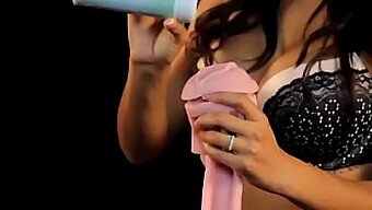 Udforsk Daisy Maries Sexlegetøjssamling Med Denne Fleshlight-Video