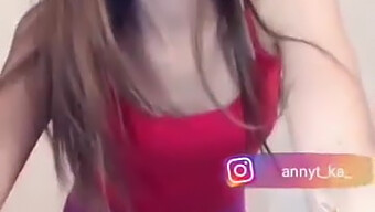 Pertunjukan Live Sensual Milik Abby Itu.