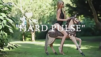 Почаст Мушком Гинекоиду У Hard Pulse: A Tribute To The Male Gynaecoid