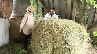 Campesinos Alemanes Reciben Una Buena Follada En Sus Culos Y Chupan Sus Pollas