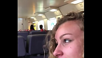 La Pubblica Ingoio E Pompino Di Angel Emily In Treno