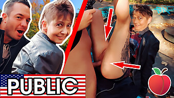 Zrela Milf Dobi Svoj Bližnji Posnetek Ritke V Pov