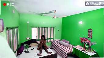 Indian Teen Mms With Her Ex-Boyfriend In A Hotel Room