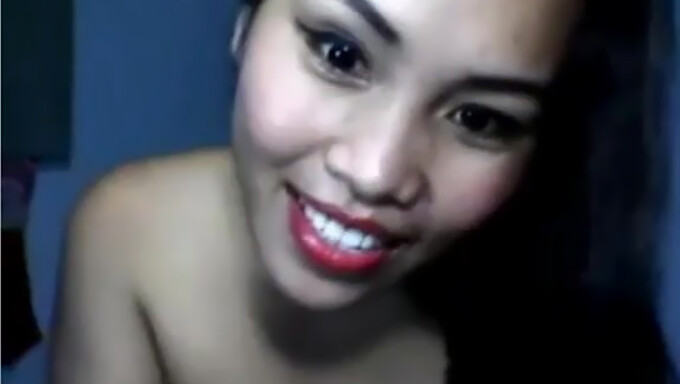 Filipina Cam Girl Masturbates On Webcam