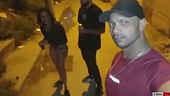 A Milf De Peitos Grandes Tia E Seu Marido Organizam Uma Festa Selvagem Com Um Fã Que É Fodido Por Ambos