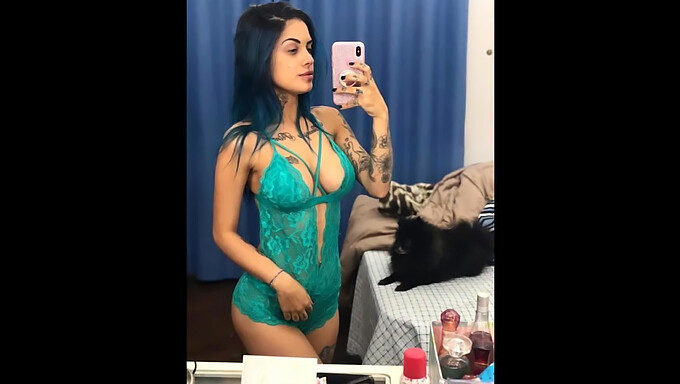 Tati Zaqui: O Frumusețe Perfectă Și Busty