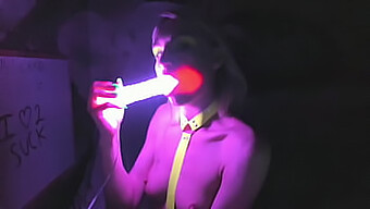 Watch Kelly Copperfield'S Deepthroat Skills On A Glowing Dildo On Webcam